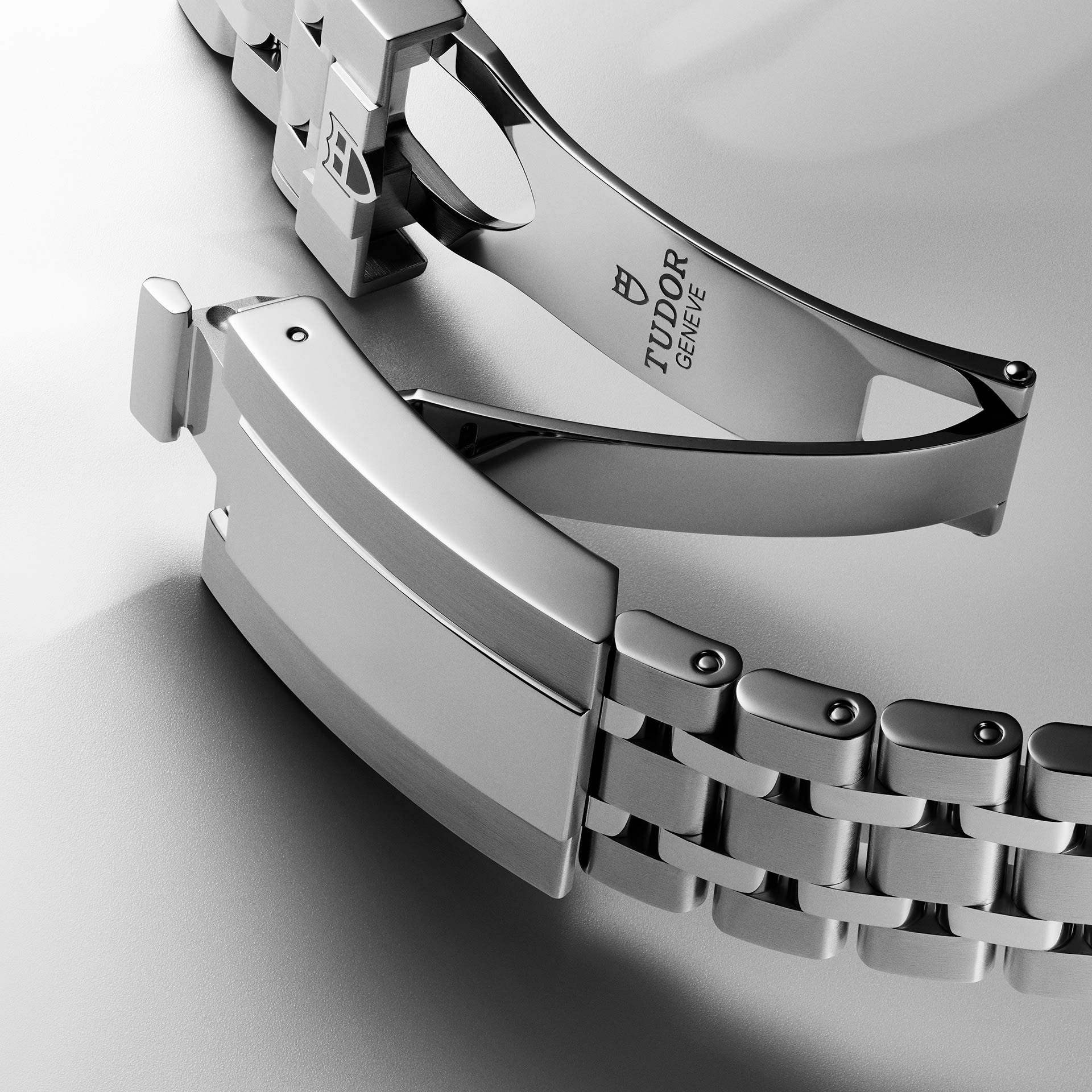 Integrated metal bracelet