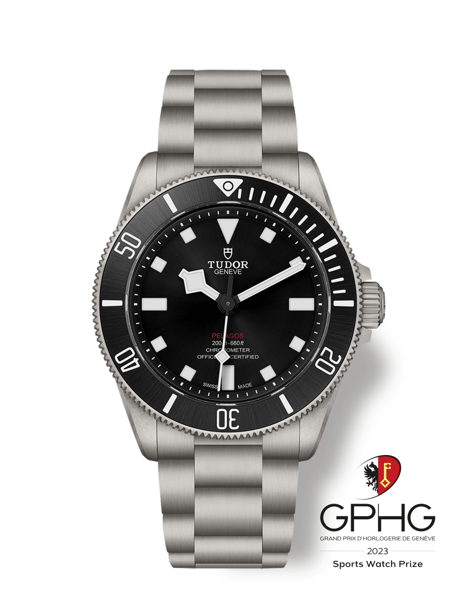 Pelagos 39 Unidirectional rotating bezel Titanium bracelet Black rubber strap