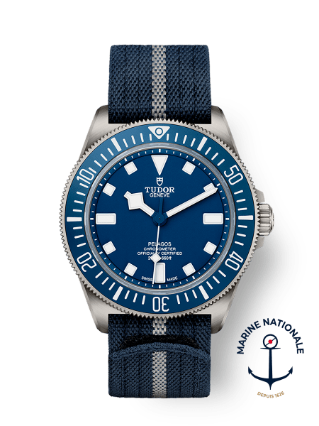 Pelagos FXD 42mm titanium case Navy blue fabric strap